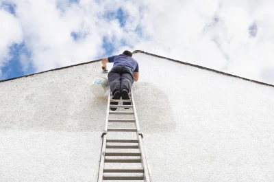 Peinture extérieure à Saint-Laurent-des-Combes — façades et ravalement